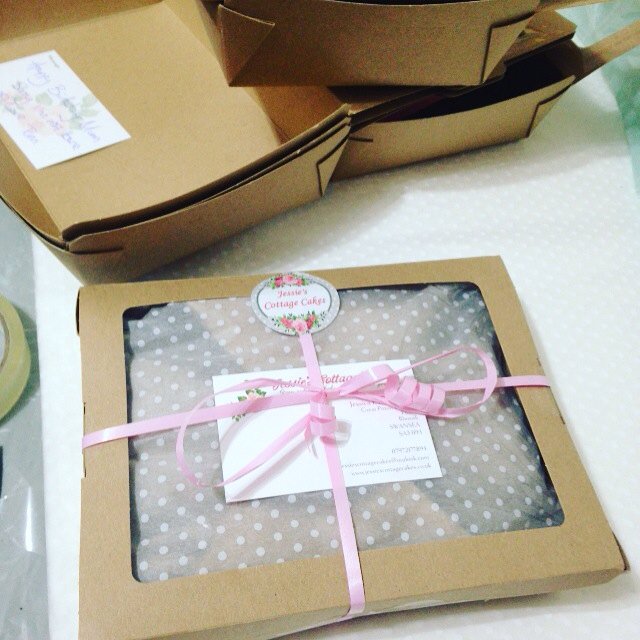 jcottagecakes88's tweet photo. One of our many Mothers Day boxes going out today #luckymums #mothersday #giftmessage #mailorder https://t.co/d5l3OdOCkS
