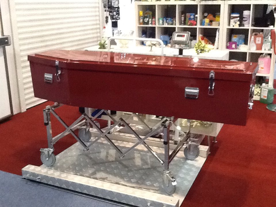 Funeralsupplies's tweet photo. Rose house
Roll on/off weigh scales
Be safe not sorry when lifting
#funeralscales #removalshell #funeralleasing https://t.co/p02andXLQ6