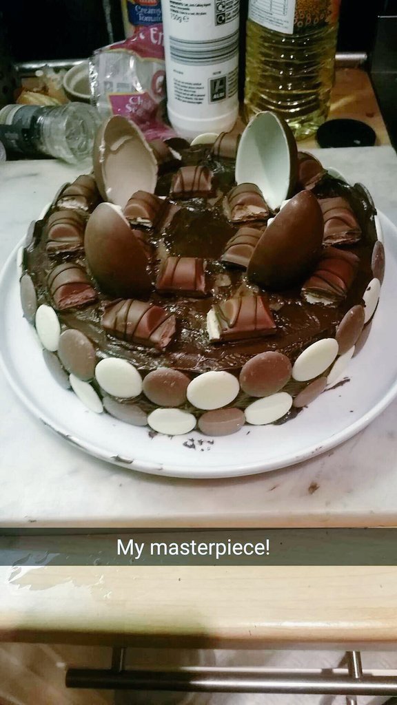 RochelleMouts's tweet photo. Might be my best cake yet #kindacake #chocolateheavan #chocolateholic https://t.co/mf9KJEYPbb