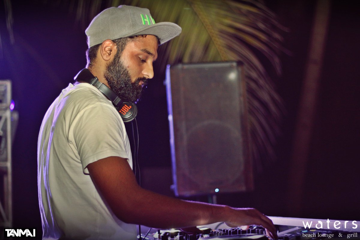 RanjeetRK05's tweet photo. Played at Waters Lounge n Grill, Goa... Good Vibes.
#abstRKt #Techno #DeepHouse #TechHouse #DreamyDeep #Evolving https://t.co/1pYjmkY291