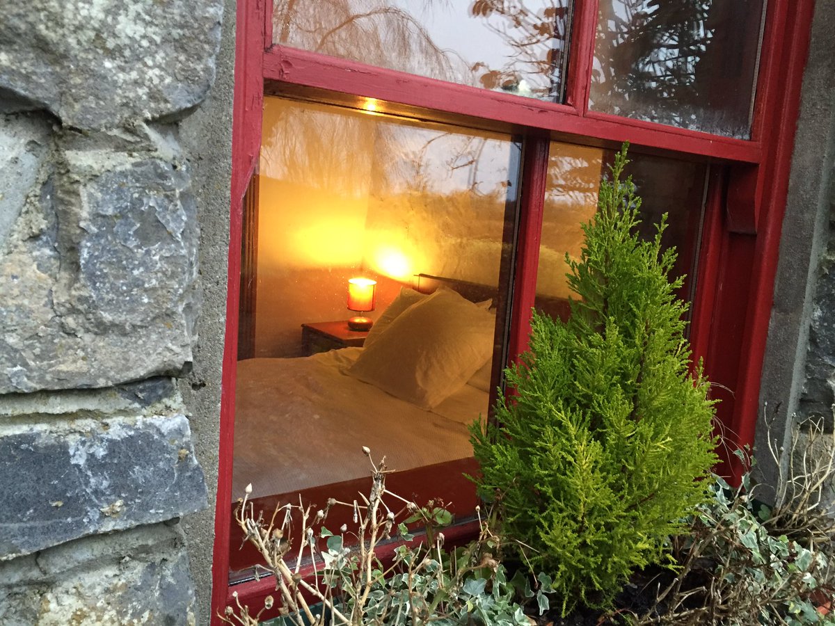 FuchsiaLaneFarm's tweet photo. @Failte_Ireland Friday means #gettingreadyforguests #weekend https://t.co/ISIcDVFA6X