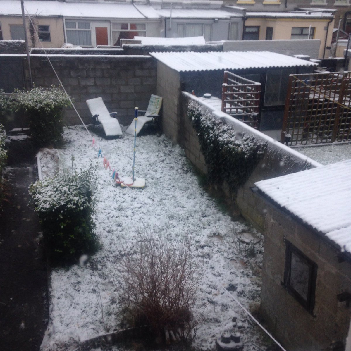 SpacebabePinky's tweet photo. Donnycarney@spin1038, should have took the sunchairs in😁 https://t.co/acO4URW20o