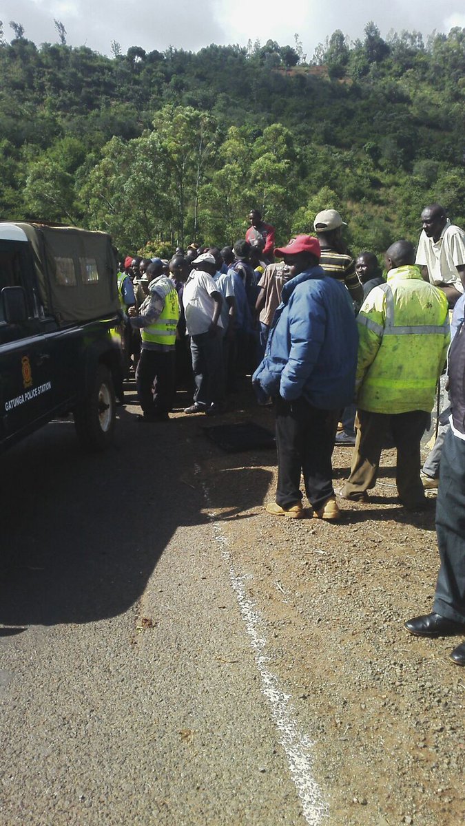 RadioCitizenFM's tweet image. Watu 2 wameaga baada ya gari lao dogo kubingiria na kutumbukia kwenye mto Nithi Kaunty ya Tharaka Nithi mapema leo