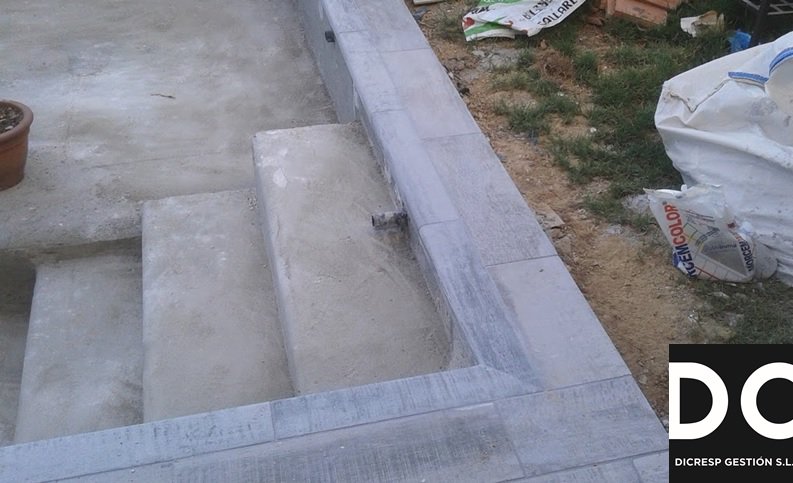 DicrespGestion's tweet photo. Hormigonado gutinado de piscina en vivienda de #Sevilla. @DicrespGestion #reformas #contructora #arquitectura https://t.co/bfoFW31NQP
