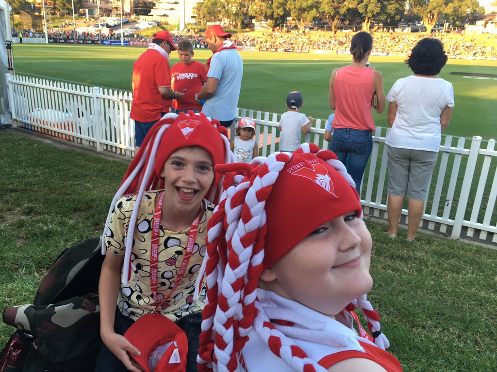 etsydney's tweet photo. I don't know what they're more excited about the footy or the hats #NABChallenge #goswans https://t.co/jeya6kOVno