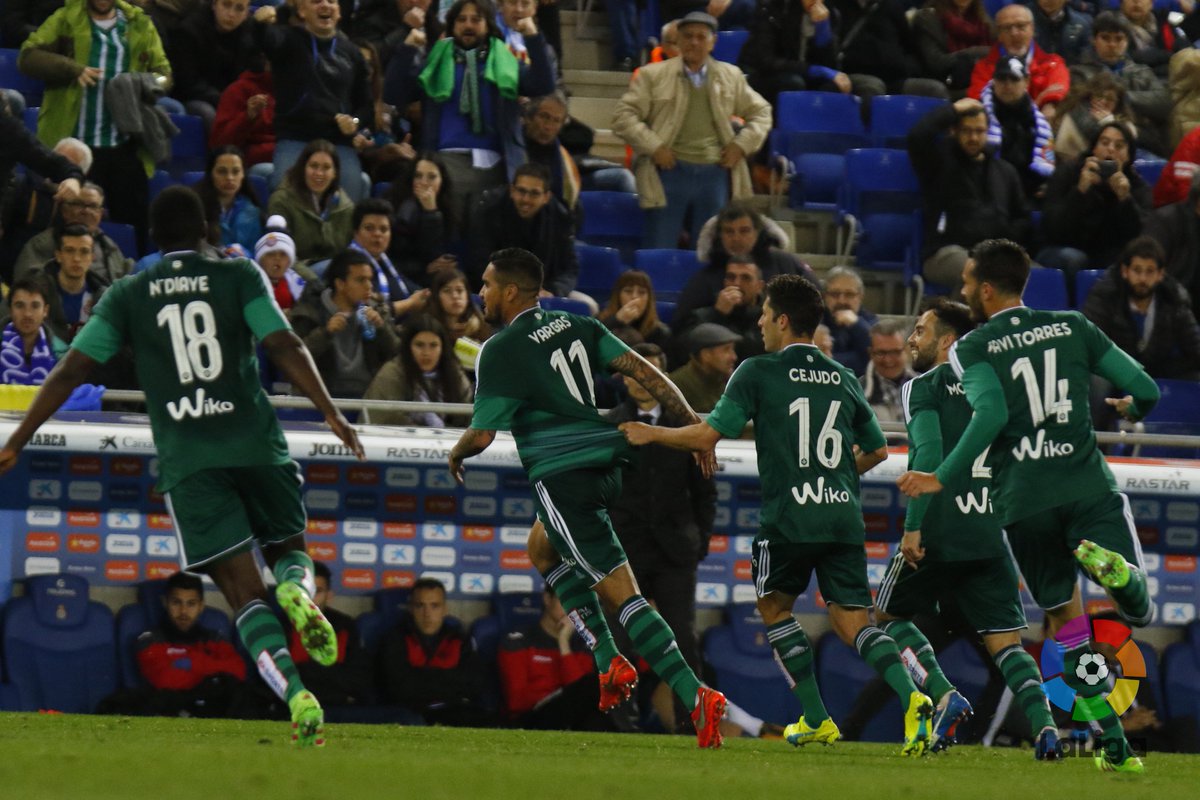 RealBetis's tweet photo. 🌄 ¡Buenos días, bétic@s! ¿Qué tal habéis dormido? 😊 ¡A por otra victoria el domingo! 👏 https://t.co/uGl7o3cyEW