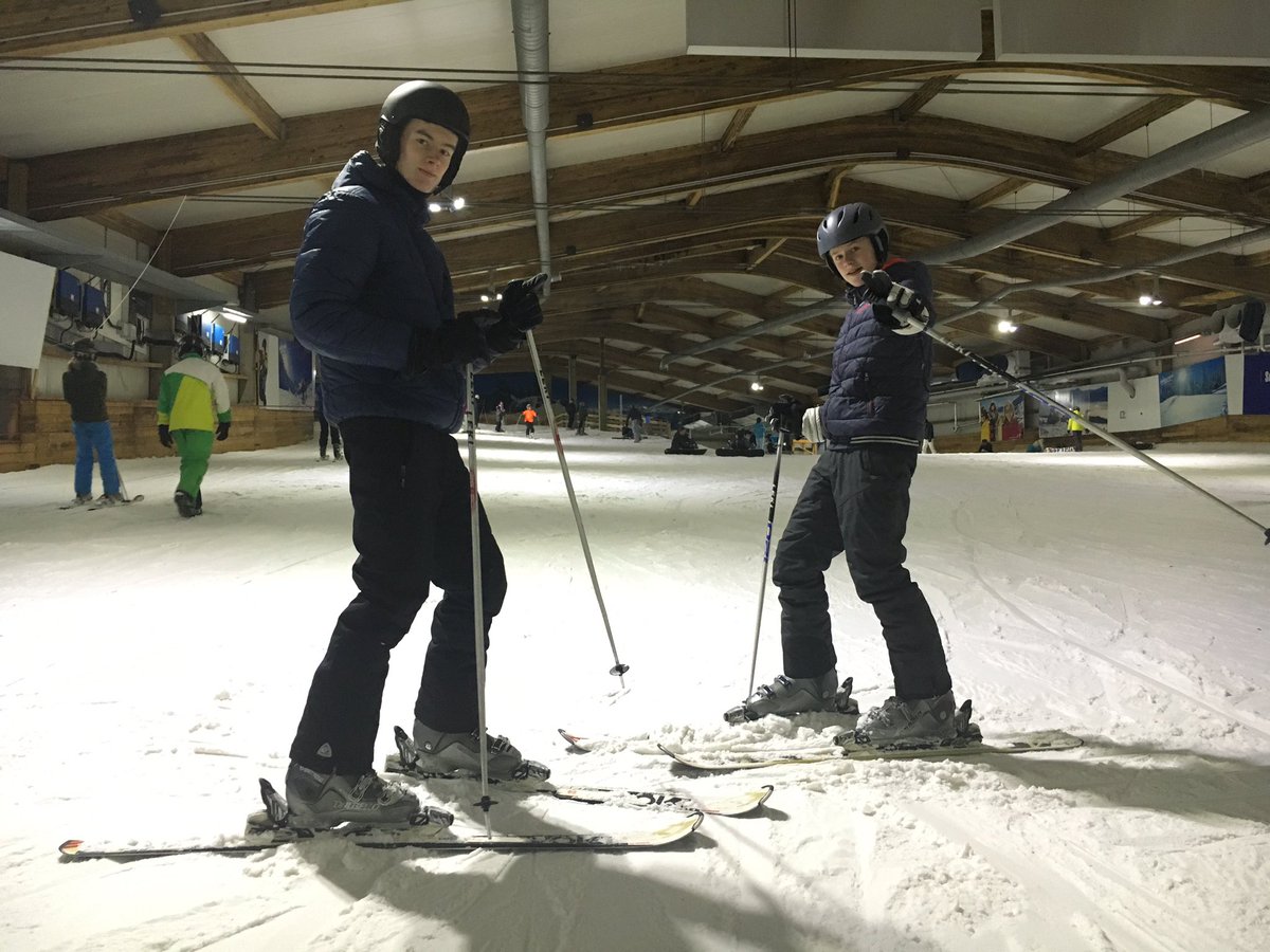 jpaalders's tweet photo. In de krokus toch nog even snel een dagje skiΓ«n met de jongens @ #alpinecenter #bottrop Goed bezig mannen π https://t.co/aaN3PISDS3