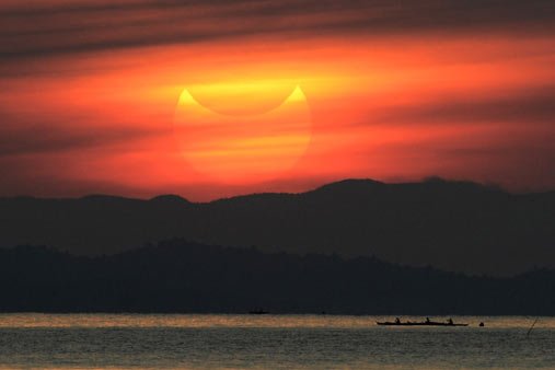ANCALERTS's tweet photo. Partial solar eclipse visible in PH on March 9 https://t.co/D8H2dRqJuF https://t.co/C6YEqxzPtE