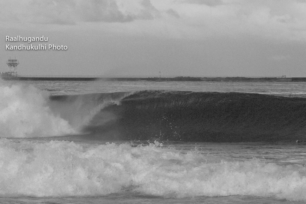 nahshalnasir's tweet photo. #SaveOurWaves #raalhugandu #bridgesucks #ppmsucks @MMuizzu sucks https://t.co/W2dx3LZ1ry