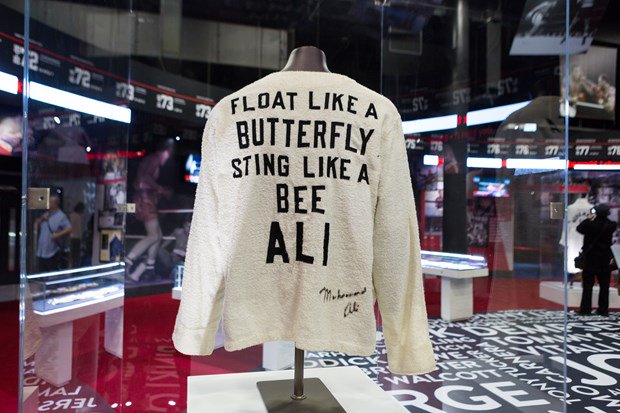 U chiroyli tarzda beradi Pit komikslardan porno komikslar