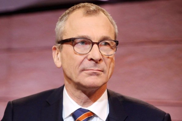 SZ's tweet photo. Bei @Volker_Beck wiegt die Verfehlung schwerer als bei anderen. Kommentar von Kurt Kister https://t.co/OvfiwyrsdR https://t.co/0bzqejaumj