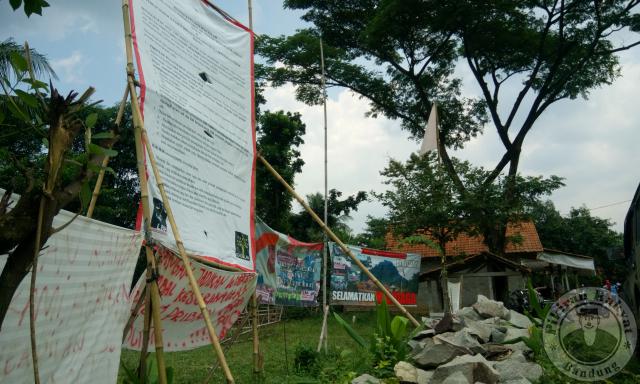 PRMNMataBandung's tweet photo. Warga Antajaya Kec Tanjungsari Kab Bogor minta tambang andesit ditutup krn merusak mata air https://t.co/xGlChluBHi https://t.co/6l1BTKUiiB