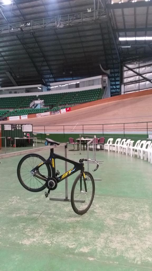 BecWheadon's tweet photo. Me and all my friends. #blessed #fortunate #butohsolonley @Hallcycling @HallWomen https://t.co/QCMiZMkLI5