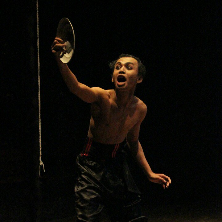 artefacuns's tweet photo. Now on Stage: Teater Hompimpah - FEB Universitas Muhammadiyah Malang
#MONOLOGUECOMPETITION
#ARTEFACUNS2016 https://t.co/f77CmMYjMO