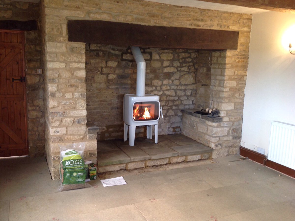 heatsourcerer's tweet photo. #AW2015 - fab @Jotul_UK F305 in White enamel.what a fab update for an old inglenook.. https://t.co/82Va50nAAG
