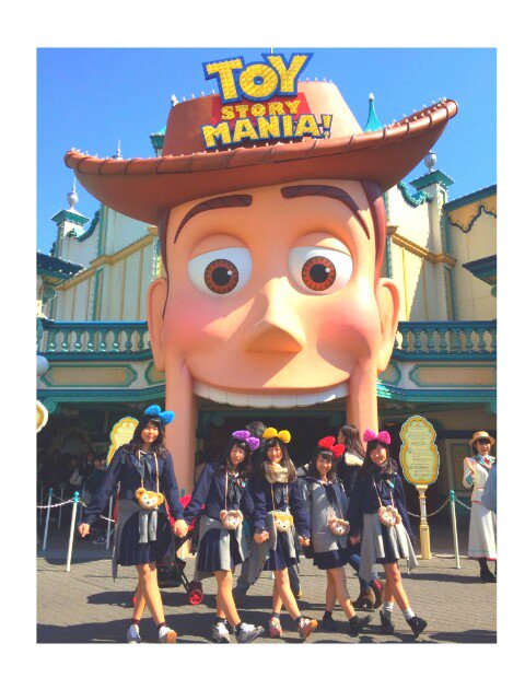 tmchaaaa's tweet photo. 卒業の余韻もなくディズニーへ✈
ひっさしぶりにあつまったけど
むーーーっちゃたのしかった！
写真ありすぎて選べやんし
言いたいことありすぎて書けやん笑
4人ありがとう♡♡♡ https://t.co/RGPnWPyhNp