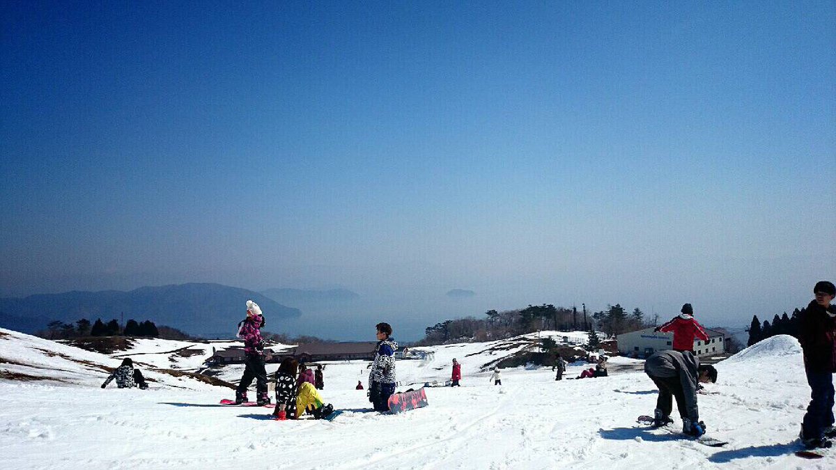 ハコちゃん 箱館山スキー場 3月4日の箱館山の様子です 天気が良いと眺めは絶景です 人工雪も出してゲレンデキープしてますよ T Co Vnmflemjrb ハコちゃん 箱館山スキー場 3月4日の箱館山の様子です 天気が良いと眺めは絶景です 人工雪も出してゲレンデキープしてますよ T Co Vnmflemjrb