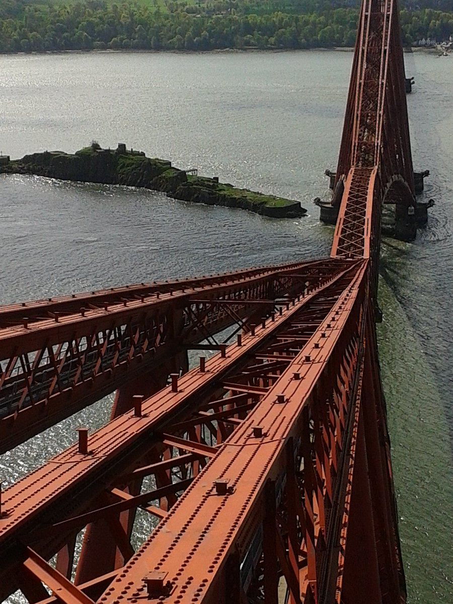 RealLifeARCH's tweet photo. Happy birthday Forth Bridge, opened #onthisday 1890. Benjamin #Baker and William #Arrol #ThisisCivilEngineering https://t.co/WCS6yklw2h