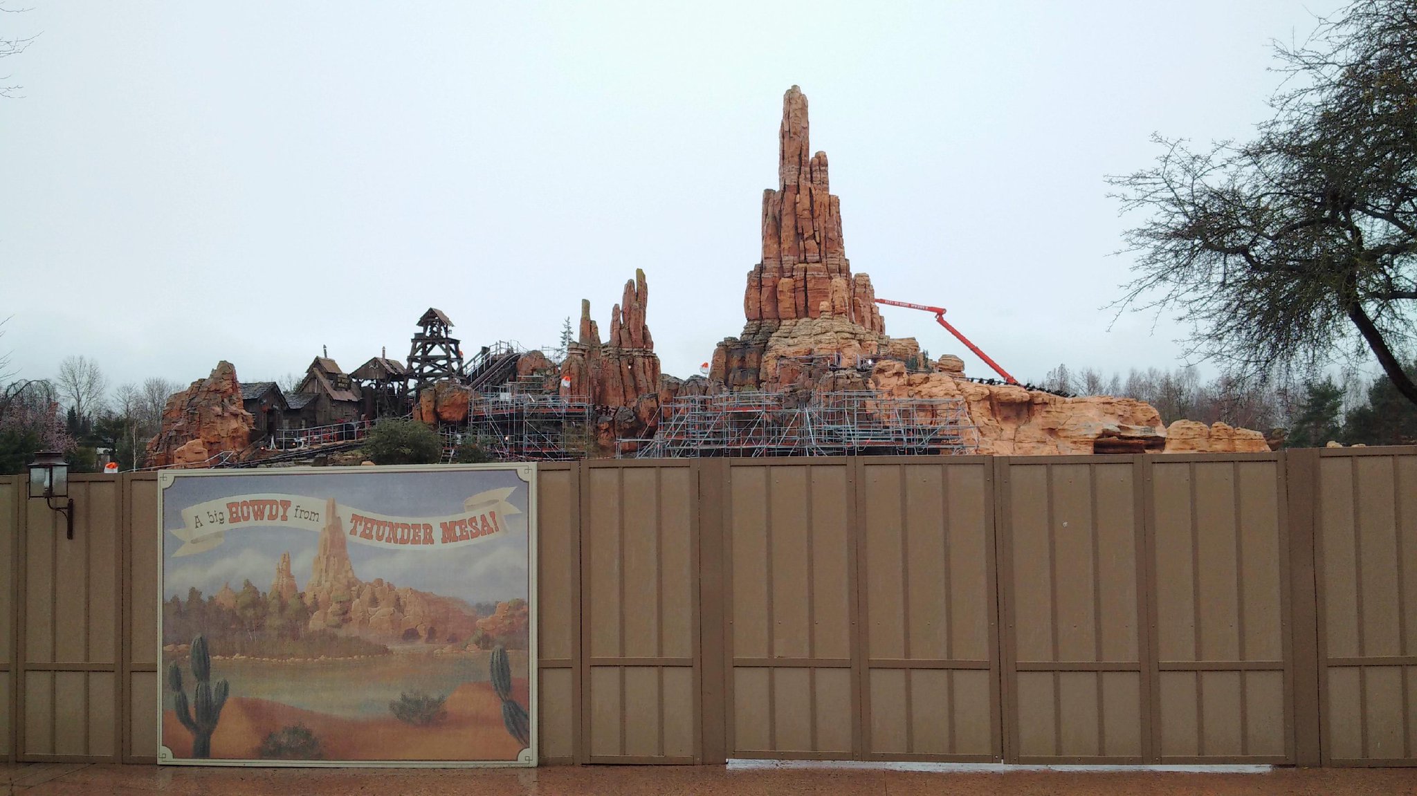 Réhabilitation de Big Thunder Mountain (du 2 novembre 2015 au 16 décembre 2016) - Page 21 CcshsAEWAAAPJVs