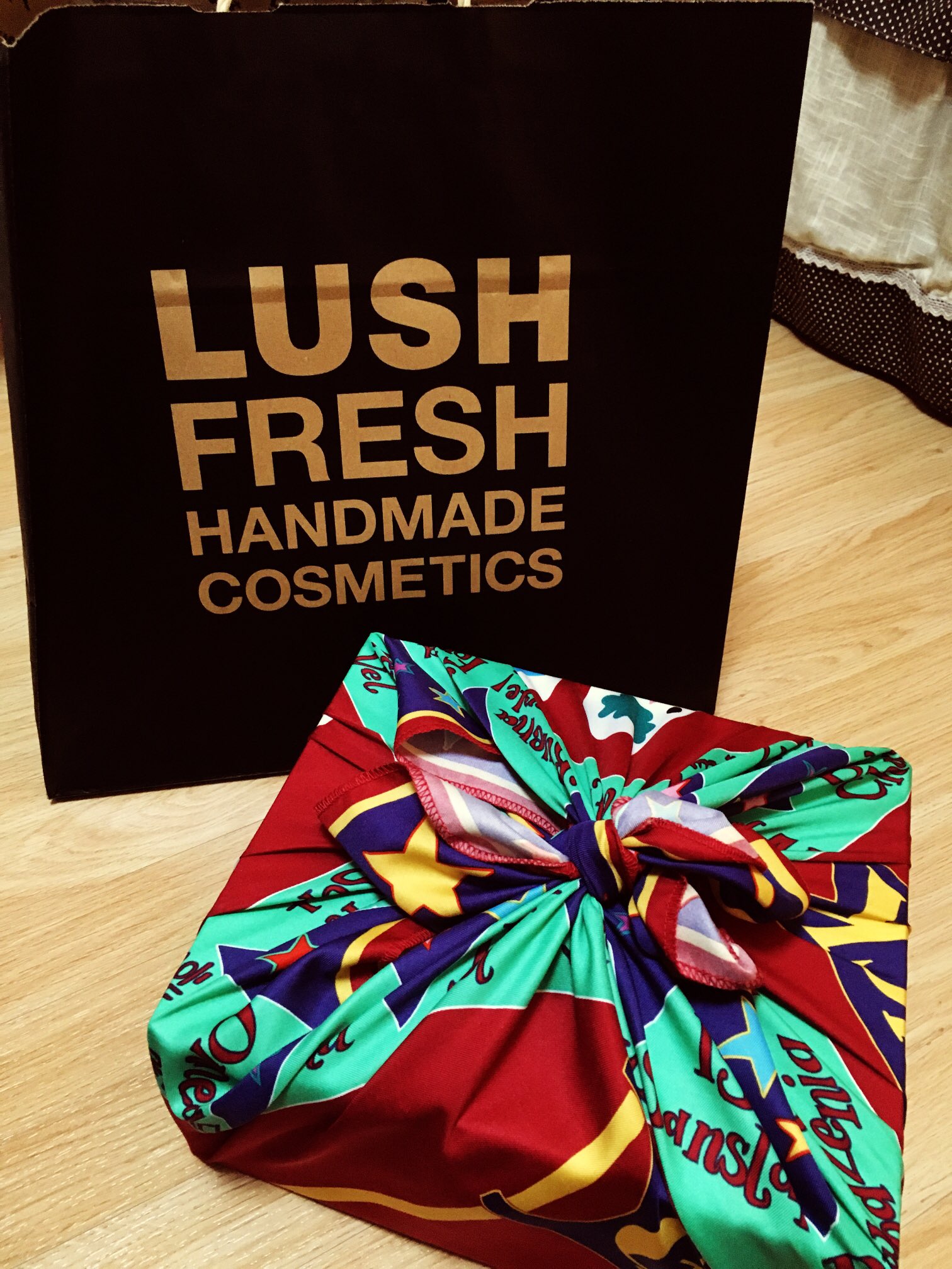 橘 梨愛 お誕生日プレゼント Lushの入浴剤とフェイスパック お風呂だいすきだから嬉しい お花は花瓶に キレイ 幸せ Lush 素敵なお花 ３月３日 My Birthday T Co Wskk1t426t Twitter