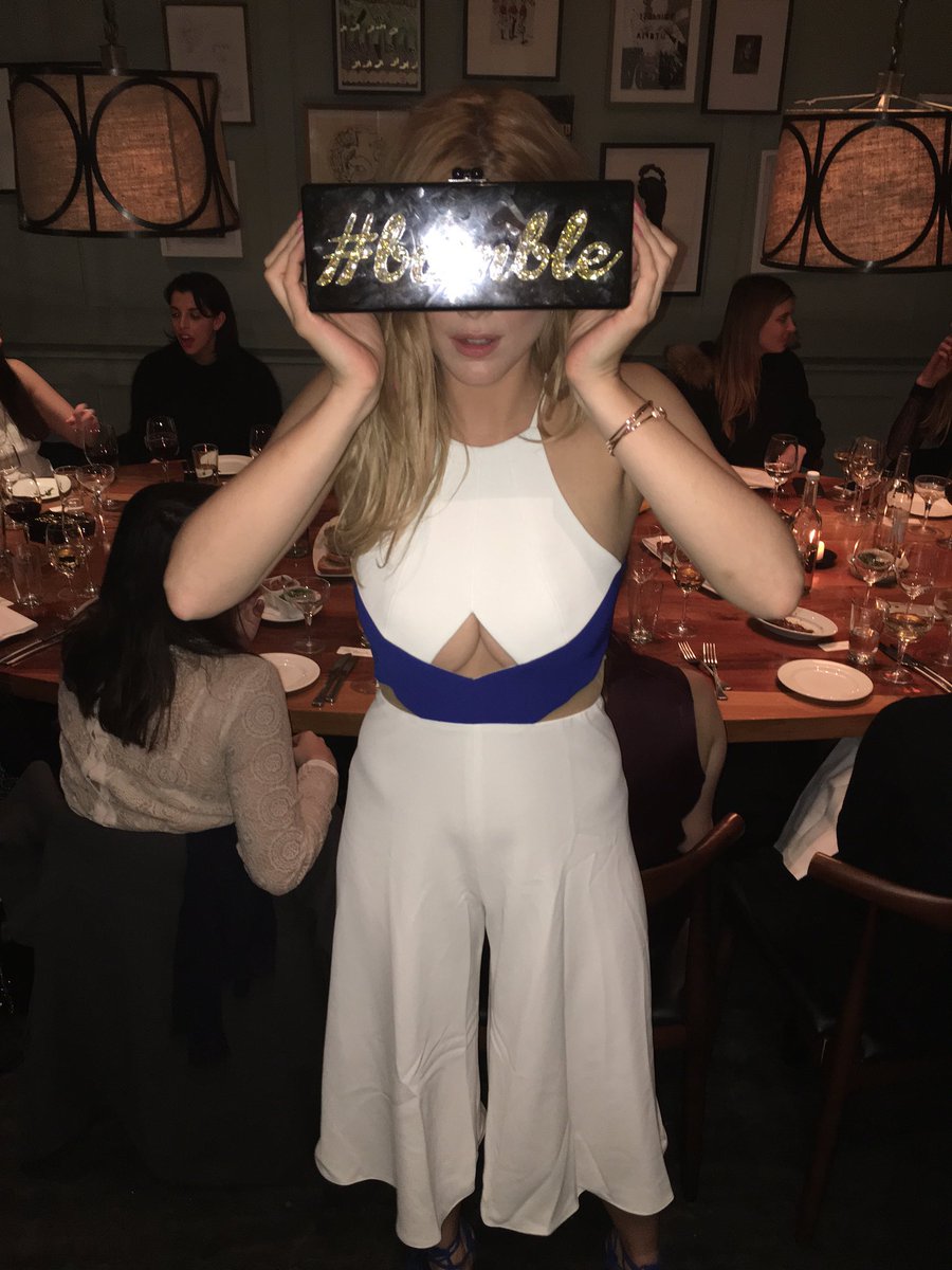 ashleyljames's tweet photo. Last night I took a thousand pics of the same thing because WHY ARE MY HANDS BIGGER THAN MY HEAD 😭 #comeinhandy https://t.co/GHyO1DGcIg