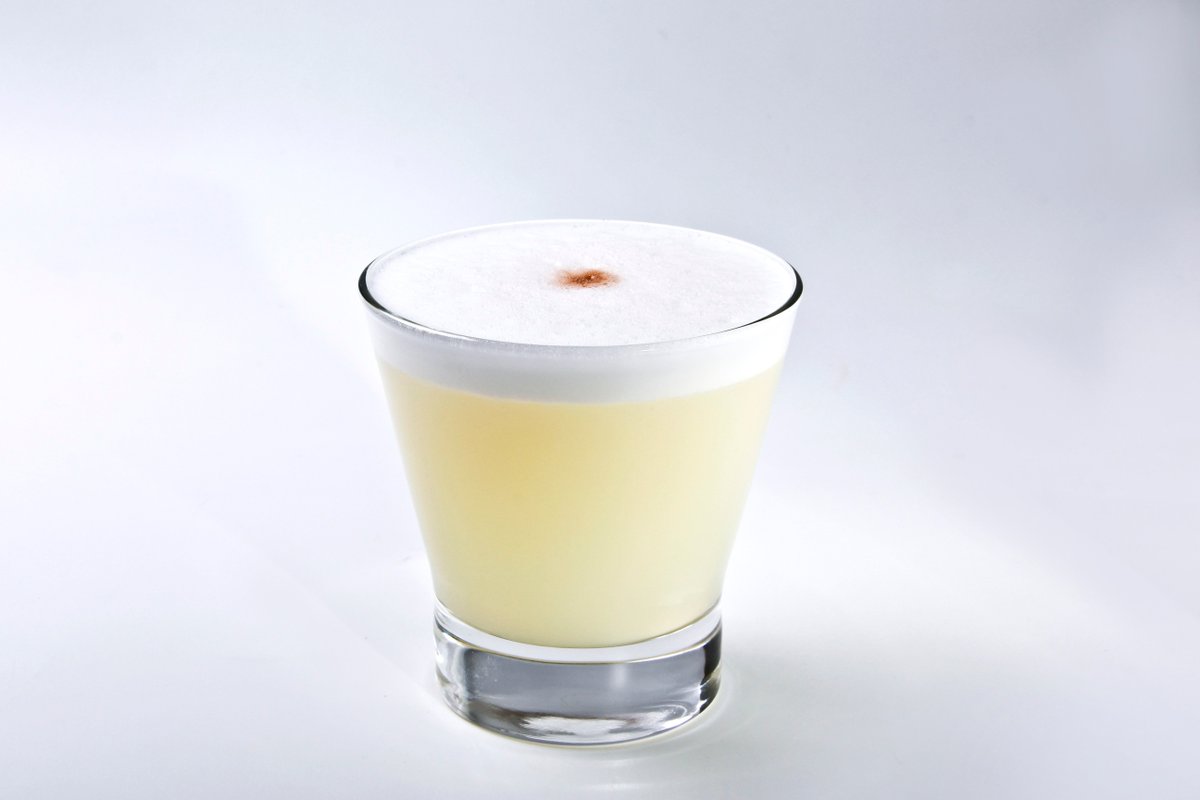 LaCevicucheria's tweet photo. Por fin viernes! Ven a celebrarlo a @LaCevicucheria con uno de nuestros #cócteles: Chilcano de Pisco o #PiscoSour https://t.co/DxPlALObTj