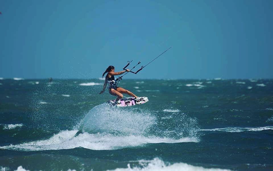 weKitesurf's tweet photo. Addicted  #c2sky #muinebeach #kitesurf #vietnam #asia #slingshot #rpm #rrd / mai__linh #kitesurf https://t.co/pkfFNSlFz3