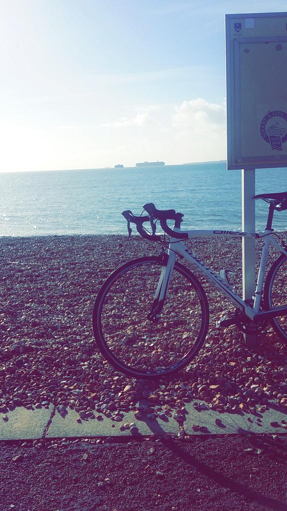 Rob_Fraser_Dev's tweet photo. Stunning day for a early morning cycle #gamedev #fitspo #healthy #cycle #TourDeFrance #tourdepompey #portsmouth #yes https://t.co/BZ9e9tSLYt