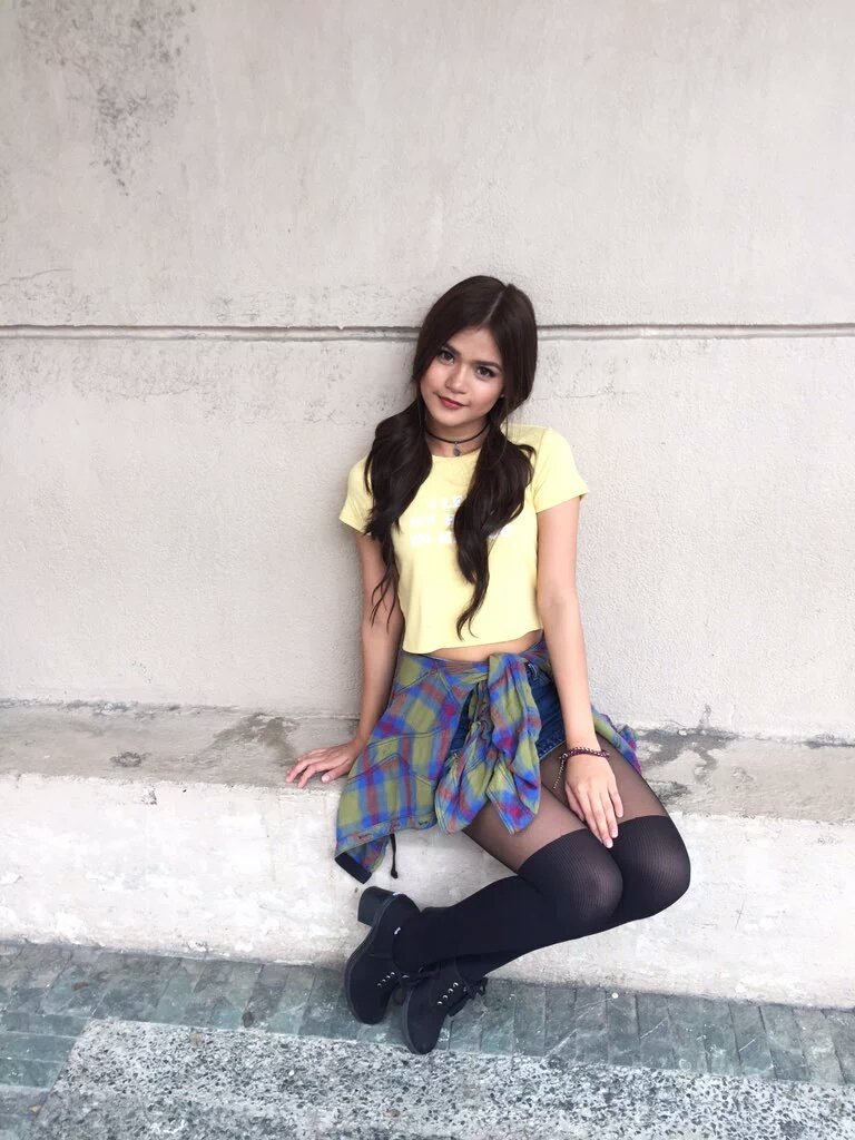 binizone8's tweet photo. @MARSTELLARACAL-My grunge look for today!😊I did my hair and make-up and styled myself today😁
#ShowtimeFirstFridate https://t.co/j19sd3Qeqm