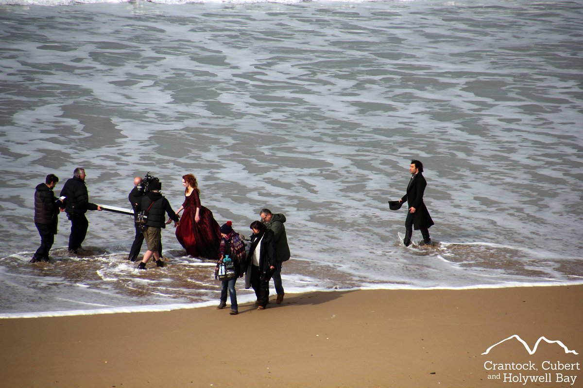 Kathleen00222's tweet photo. Fancy a walk on the beach to start the day-You never know who you might meet! #Poldark  #AidanTurner #powerOfPoldark https://t.co/KT6WYzFoG9