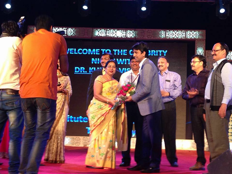 my_alwar's tweet photo. Star Night with Dr. Kumar Vishwas at IET College #Alwar #kumarvishwaslive #poetry #performance #songs #satire #fun https://t.co/vYzIxHLBZB