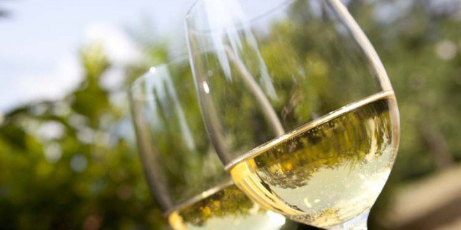 BodegasElosegi's tweet photo. #PorFinEsViernes con nuestra recomendación en Twitter. Hoy, un Rueda con reflejos verdejos https://t.co/R1cEtSuScw https://t.co/QpKT6jlLNC