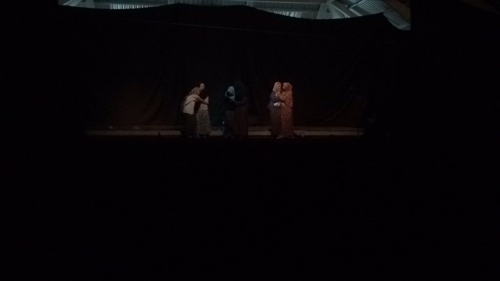 <a href="/TeaterEnter/">Einsmam Teater</a> on stage👌🏻 stelah ini ada teater tiga! jangan lupa saksikan ya langsung dtg ke aula smansa!😽😽
