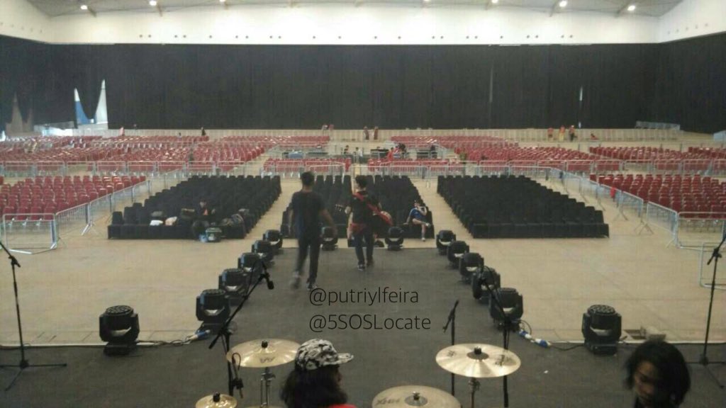 5SOSINDOFAM_'s tweet photo. The venue for #SLFLJakarta! |@5SOSLocate https://t.co/UCjiqZoRV7