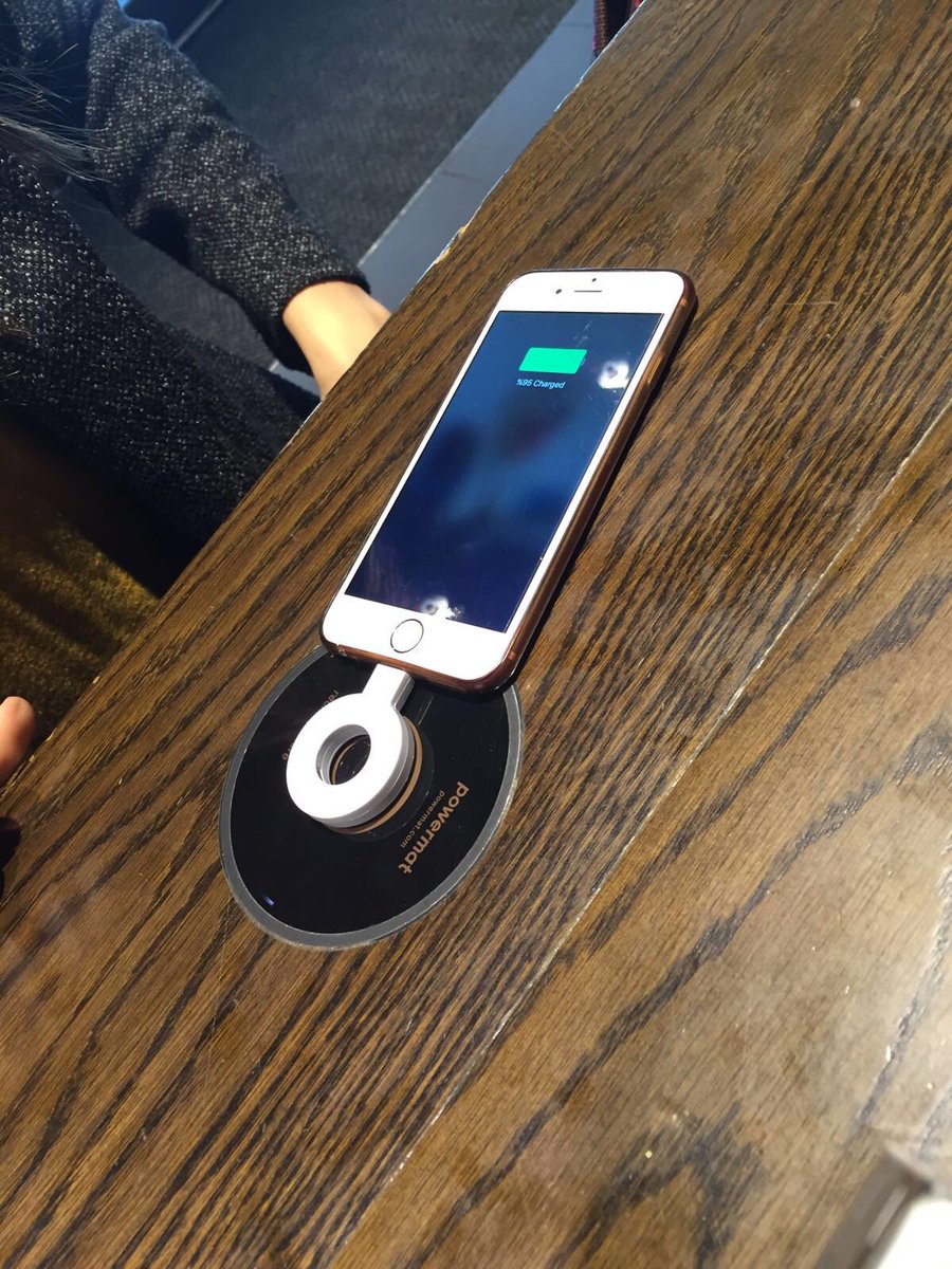 AtayBurcu's tweet photo. Wireless charging at @StarbucksUK i'm so mind blown #wirelesscharging #starbucks #future https://t.co/K8aU2TcieL