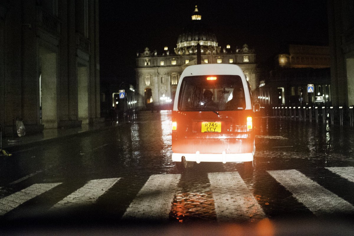 Bella, our support vehicle, taking hot meals to the homeless around #stpeters #Rome brava Bella!