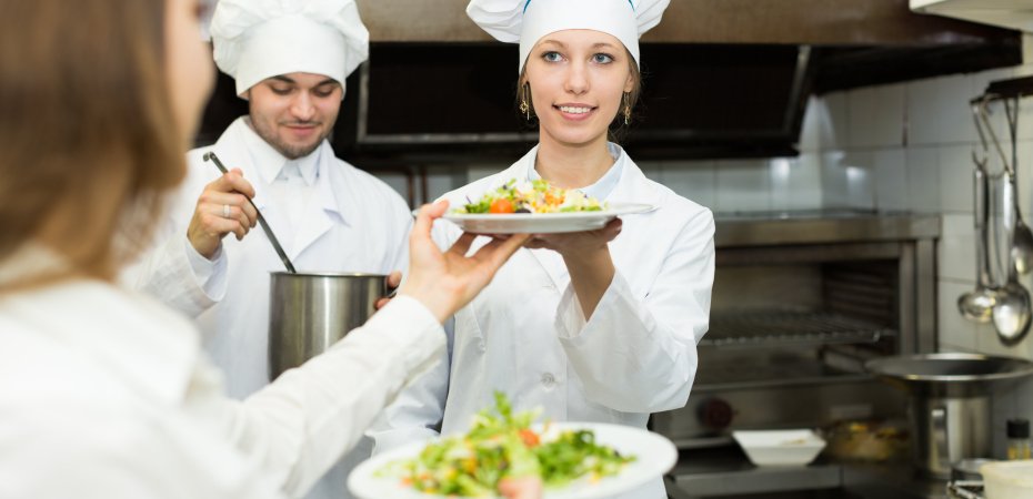TEMSaison2's tweet photo. Le restauration collective : 20 000 #recrutements par an, avec ou sans diplôme ! https://t.co/XhLaT65D3h https://t.co/lOEjk0LXtj