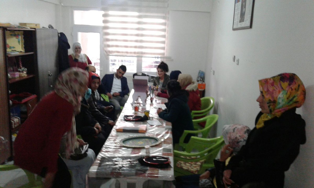 MetinYazc12's tweet photo. Ilçe Başkanımız Amil YATÇI ve Kadın Kolları Başkanı ile halk eğitim merkez kurslarını ziyaret ettik https://t.co/uxqA60uzXh