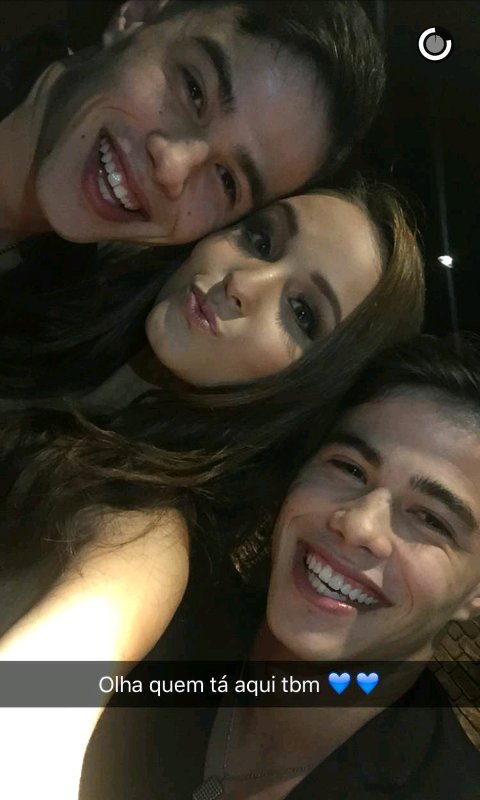 cabeyohavanac's tweet image. @larimanoela via snap
Chegamos 💗 #pavanelli18 
Esses lindos na festa da Fla 💗 beatrizsavero!
Olha quem tá aqui tbm💙💙