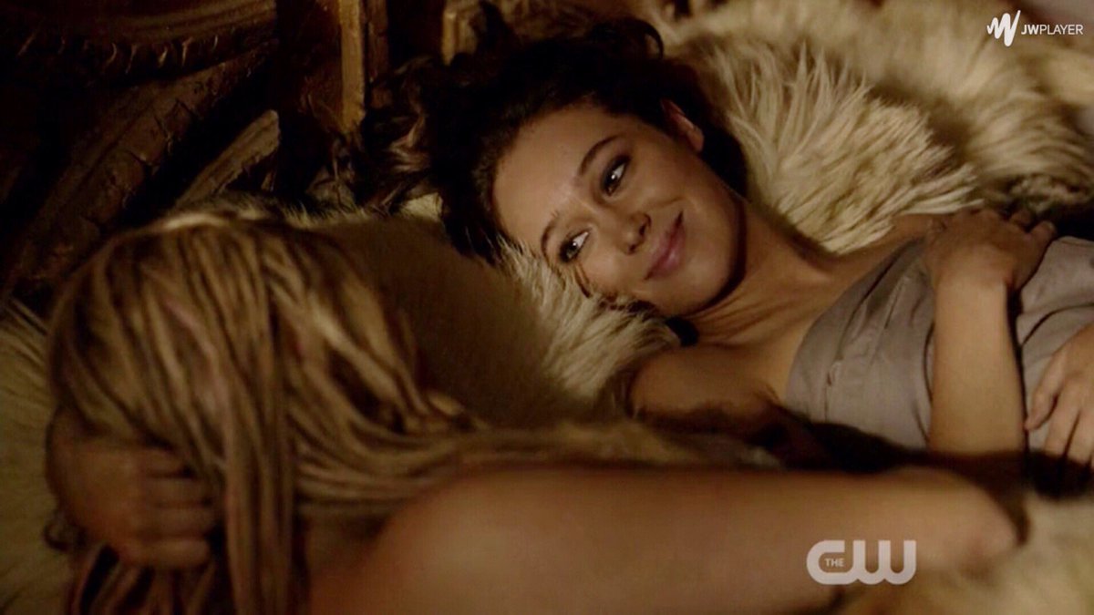 replaytamta's tweet photo. you were right, clarke, maybe life is about more than just surviving https://t.co/UKz73prUws