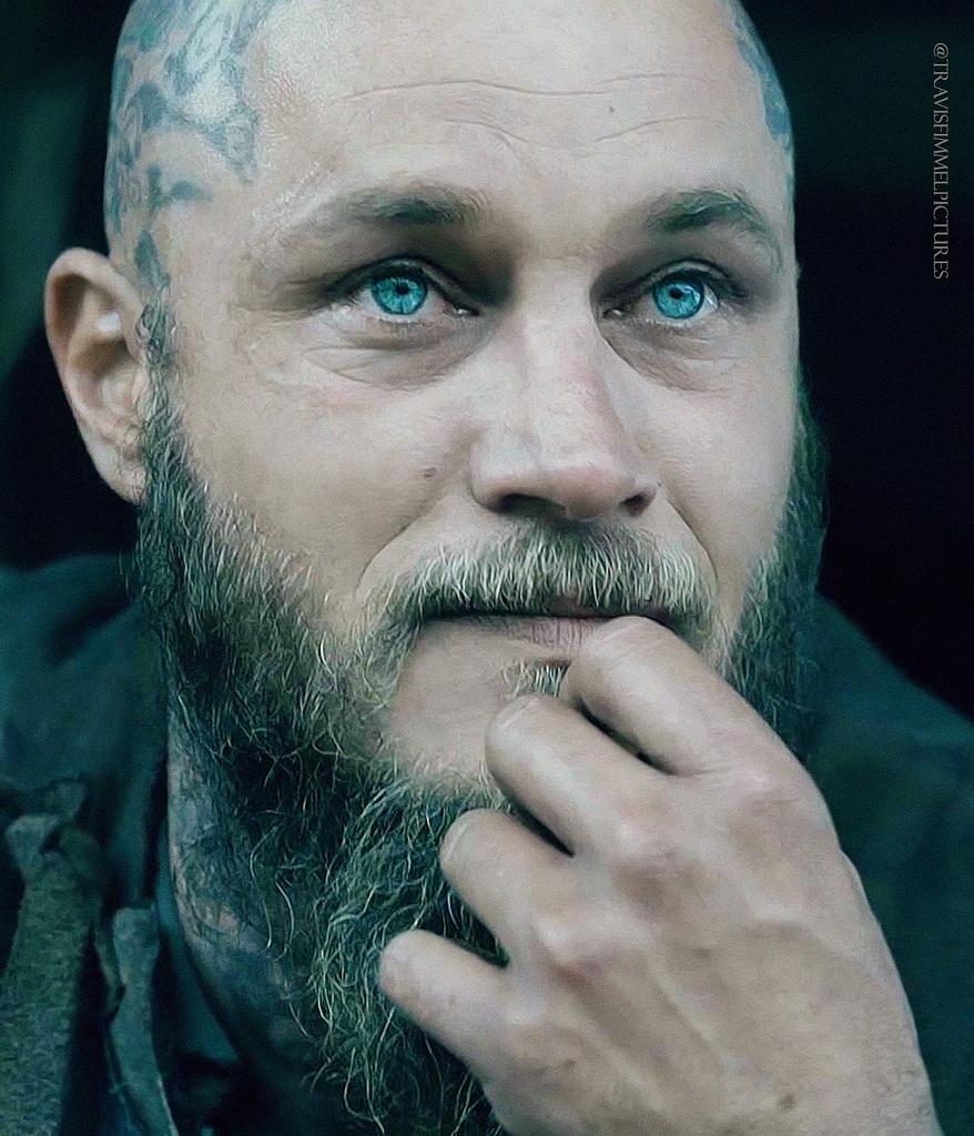 Travis Fimmel Eye Color