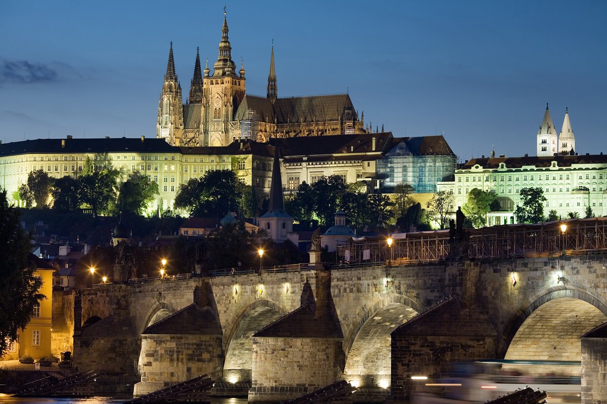 24h en <a href="/PragueEU/">City of Prague</a> im-media.es/24h-en-praga/ #Sansho @botas66com #TheMarkHotel <a href="/CzechTourism/">CzechTourism</a> #ExclusiveMagazine