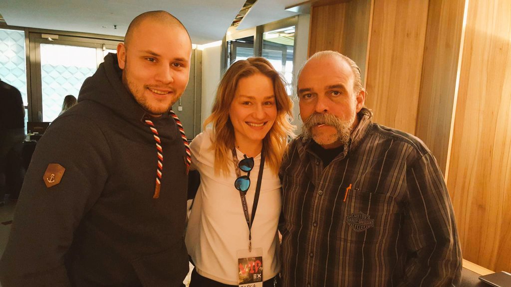 SamChilder's tweet photo. Do u no this lady she's a top singer from Poland Marika n now serving Christ https://t.co/vW3CTEdOYr
