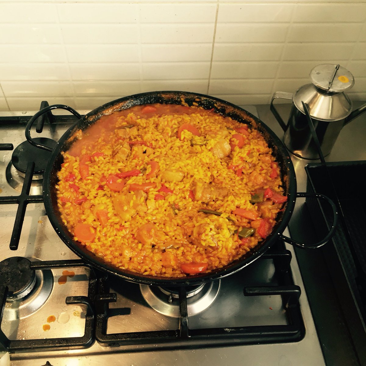 spanishbydoing's tweet photo. Esta es la paella del equipo A #concursodepaella @centroml #learnspanish #spanishbydoing #centroml https://t.co/vojrpXdnaS
