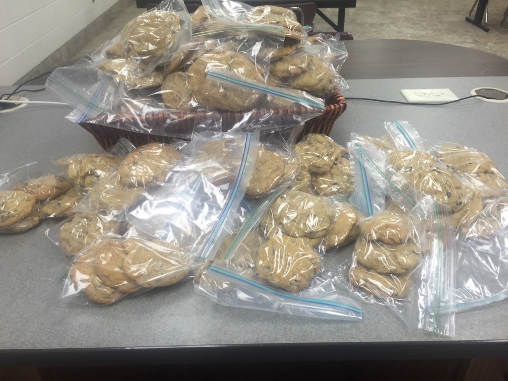 GreggHorner's tweet image. @KathleenHorner cookies for the A List today!  #sherows