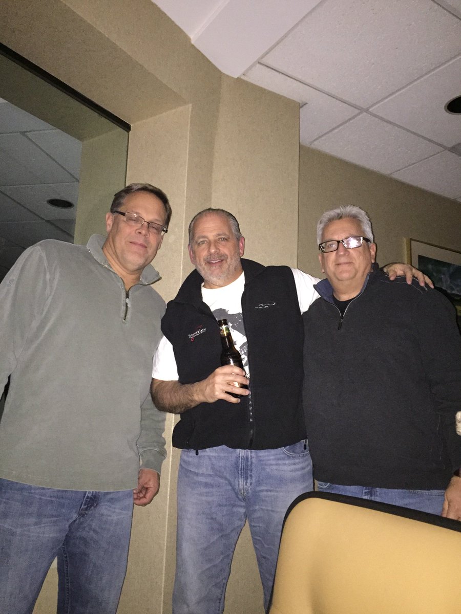 sconsinjohnson's tweet image. Second @springsteen concert this week, with my two brothers, two sons and two long-time friends #TooBlessed #oneBOSS