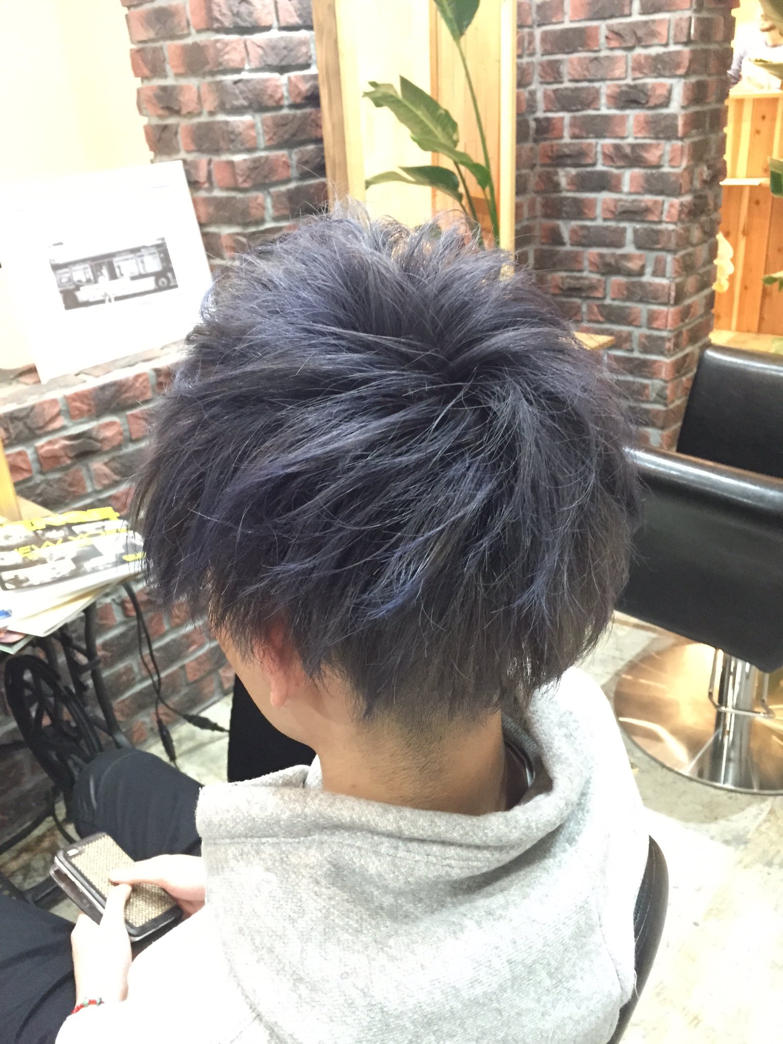 Ikedai 池下大介 メンズカット Wカラー 大阪 理美容師 ブルーアッシュで濃いめに入れました 色落ちもいい感じになります ネープまでつなげたツーブロックスタイルです O 大阪メンズカット ダブルカラー ブルーアッシュ 南船場 Wss T Co