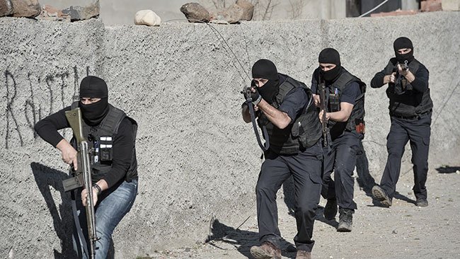 trthaber's tweet photo. İdil'de etkisiz hale getirilen terörist sayısı 66'ya yükseldi

Haber Detay: https://t.co/GhP7rt4QJT https://t.co/BWrD6GaPzy
