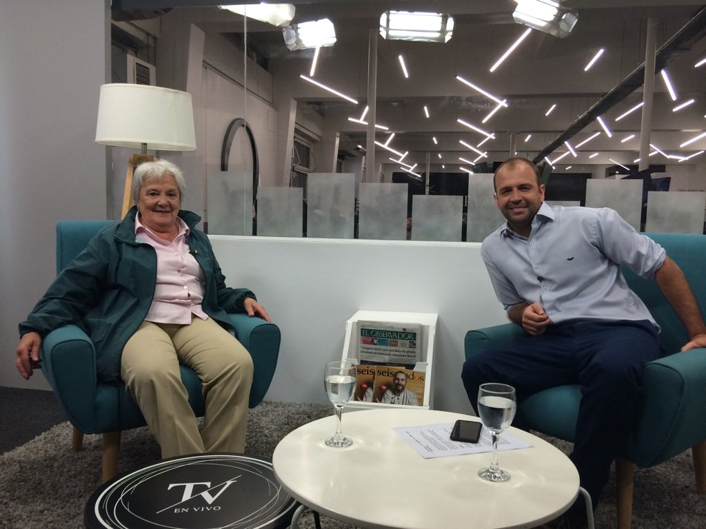 Estamos en vivo con la senadora Lucía Topolansky. otv.com.uy #otv