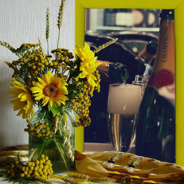 Book one of the last spots available for our #MothersDay #AfternoonTea and spoil your mum with our free #champagne